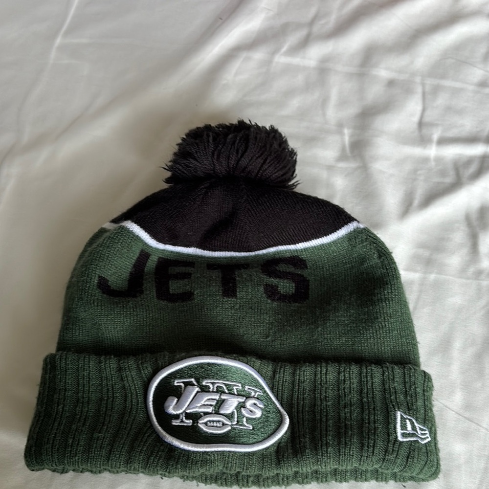 New Era Black and Green Jets Pom Beanie